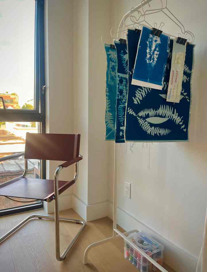 My work space is starting to look more like an art studio which I've been wanted to have for long 💙

#workspace #artstudiodecor #homeoffice 