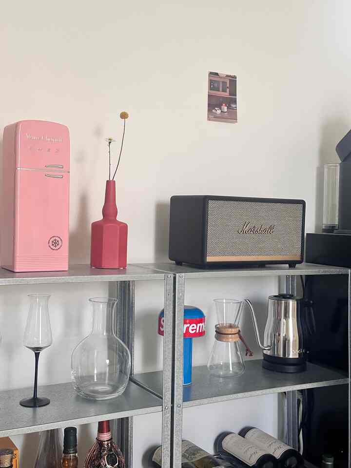Add New pink color point 😆🩷

#ikea #ikeashelves #speaker #wine #homebar #colorpoint #pointinterior #colorterrier #mashall #wineglass 