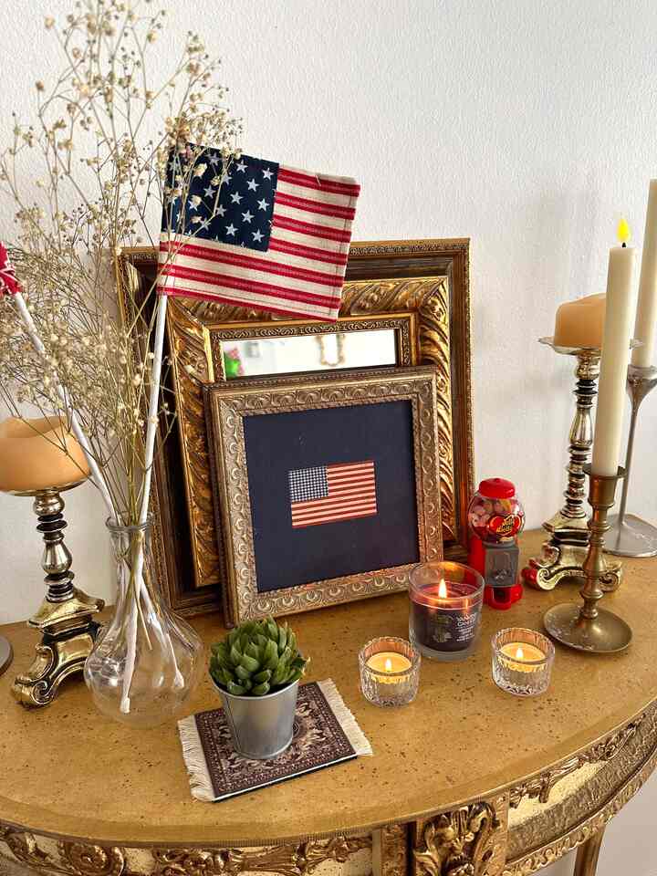 Warna merah, putih, dan biru sudah siap. Suka bendera kain baru, bingkai, dan tanaman sukulen montok yang menambah nuansa musim panas. ❤️🤍💙

#July4thDecor #July4Vibes #FourthDecor #succulent 
