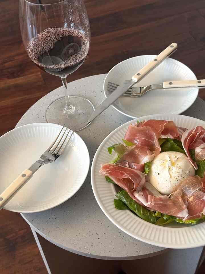 Cold plate is perfect for hot summer🌋

#tablesetting #winesnacks #wineglass