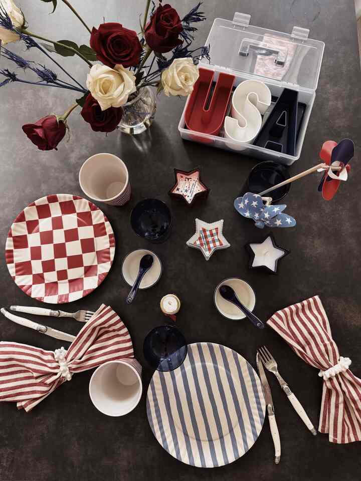 Ready for 4th of July ♥️💙🤍

#July4thDecor
#July4vibes #forthdecor #Independencevibes #festiveathome #july4thready #diningroom #diningtable #diningspace #brunch #plates #bowl #snackbox #vintagecup #galsscup #candle #flower #flowerinterior #dessertbowl #dessert #4thofjuly 