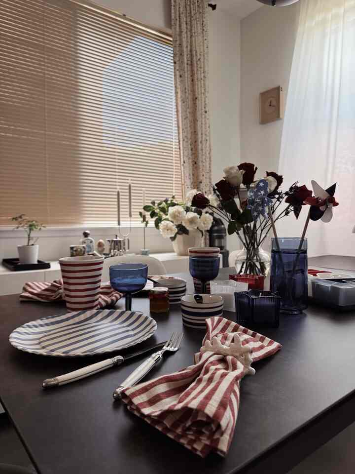 4th of July decor 🇺🇸

#July4thDecor 
#july4vibes #forthdecor #Independencevibes #festiveathome #july4thready #diningtable #diningroom #diningspace #candle #pinwheel #vintagecup #napkinrings #napkin #cutlery #tumbler #dessertbowl #dinnerplate #vintagecup #glasscup 