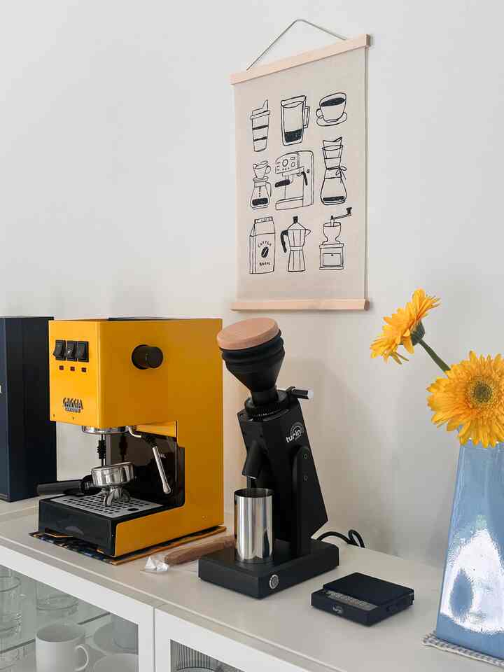 I am ready to set up my new homecafe zone :)
Lovely yellow color espresso machine, and high quality grinder !! 
I am so exciting now 😙😙

#Espressomachine #grinder #homecafe #Homecafegram #cafe #coffee #cabinet #ikea
#summerdeco #homecafe #summerhomedecor
