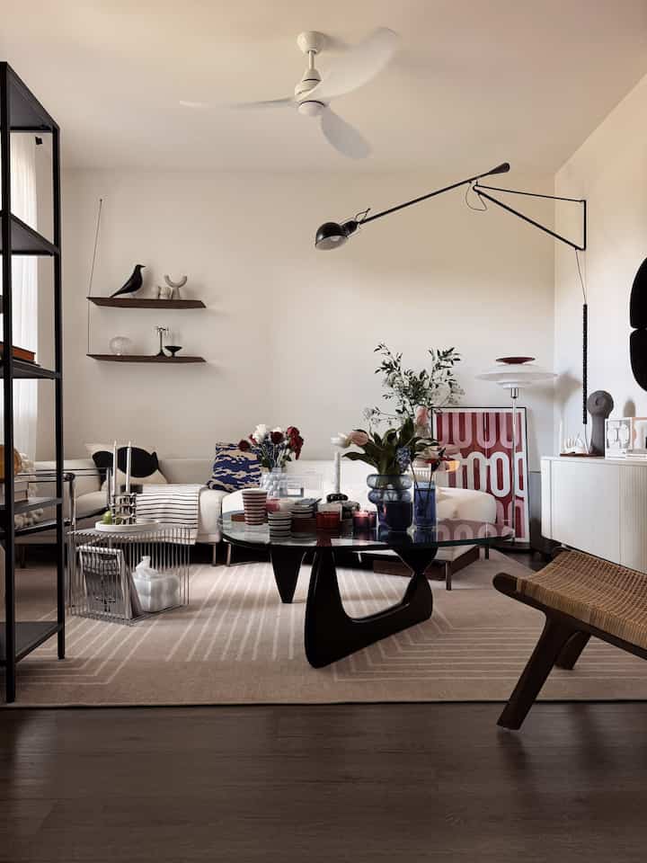 Happy 4th of July!! 🇺🇸


#July4thDacor 
#July4vibes #forthdecor #Independencevibes #festiveathome #july4thready 
#livingroom #livingroominterior #livingroomdecoration #coffeetable #coffeetabledecor #candle #lighting #lamp #flower #flowerinterior #flowerdecor #dessertbowl #snackbox