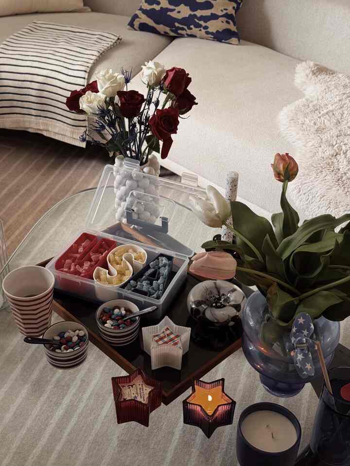 🇺🇸🇺🇸


#July4thDecor 
#july4vibes #forthdecor #Independencevibes #festiveathome #july4thready 
#livingroom #livingroominterior #livingroomdecoration #coffeetabke #coffeetabledecoration #snackbox #candle #dessertbowl #tumbler #vase #flower #flowerarrangement 