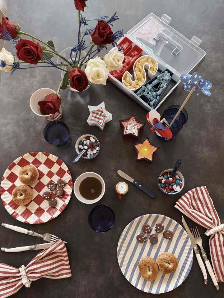 #July4thDecor 
#july4vibes #forthdecor #Independencevibes #festiveathome #july4thready 
#diningroom #diningtable #plating #cutlery #napkin #napkinring #dessertbowl #candle #pinwheel #glasscup #snackbox #flower #flowerinterior 