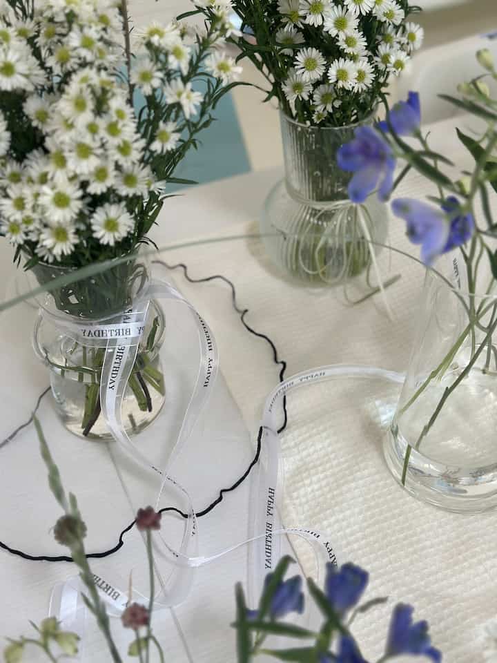 Flowers for Summer bive 💙💙

#SummerRefresh #SummerVibes #SummerStyle #SummerAtHome #vase #flower #flowerinterior #SummerReady