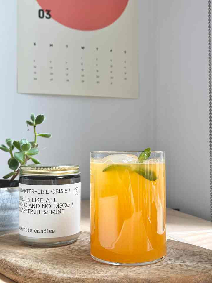 My favorite every day glass, the thinness elevates any drink and the size is so universal! 

#glassvase #glass #minimal #drink #homecafe 