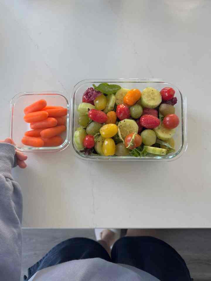 my morning 🥐🍓🤍 

#summervibes #seasonaldesign #zaragome #sabre #laguiole #coffee #surlatable #villeroy #boch #chrustmasedition #earthenware