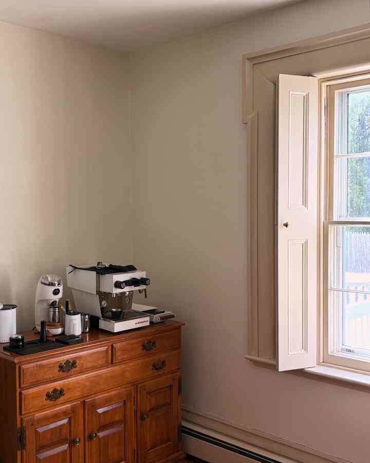 My husband and I share things in common: we both have lightweight genes but totally addicted to espresso...☕️ #espressobar #coffeecorner #coffeemachine #coffeetime 