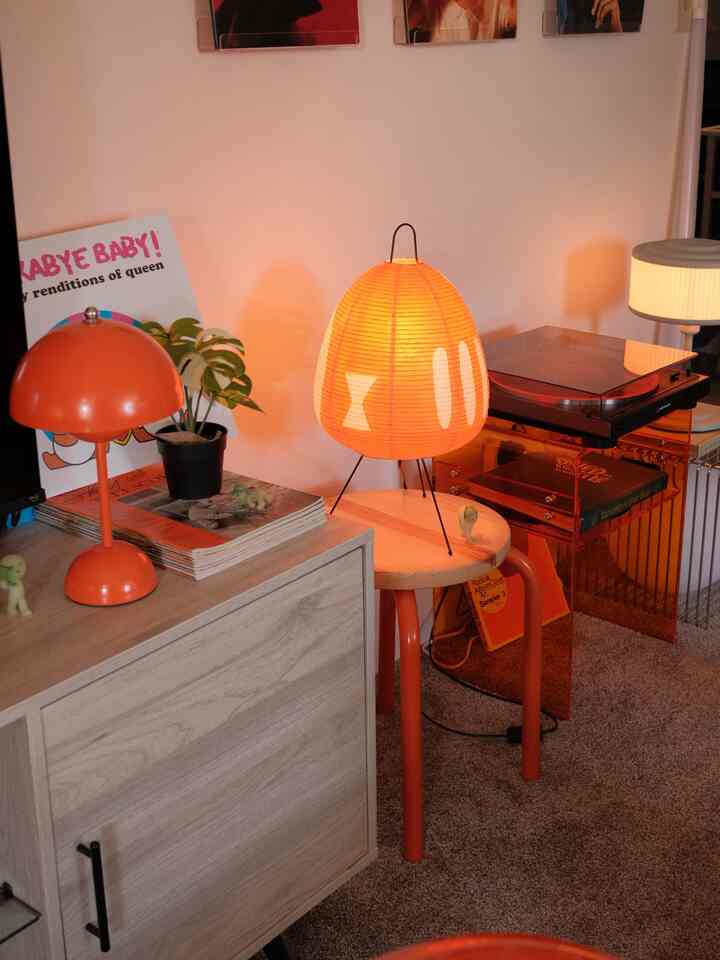 The cutest little lamps :) these guys are small but mighty! Super effective if you’re going for that warm vibe ☀️

#summerdecor #summerhomedecor #summervibes #lamp #lampcollection