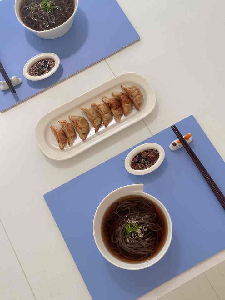 Cold soba for Summer night diner 🍜
It's a good delicacy to eat in the hot summer

#homecafe #summerhomedecor #summervibes #dinner #plating #tablematt #bowl #dinnermenu 