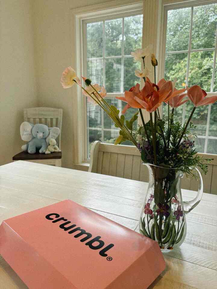 In the middle of all the little footprints and laughter, this table holds the quiet moments—morning coffee, fresh blooms, and the reminder that beauty can live right alongside chaos. 🌿☕💐

#summerdecor #summervibes #summerbedding #cozyhome #diningtable #whitewood #cottagecore #cozyhomevibes #flowerpotinterior 