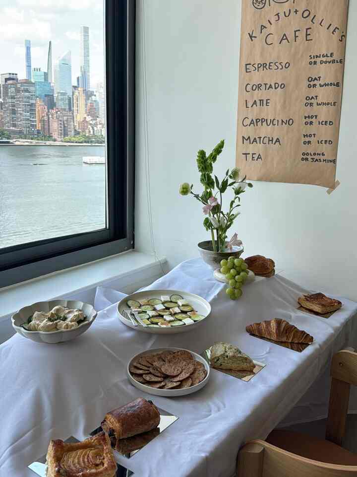 kaiju & ollie’s cafe (NY edition) #athomecafe #cozy #hosting