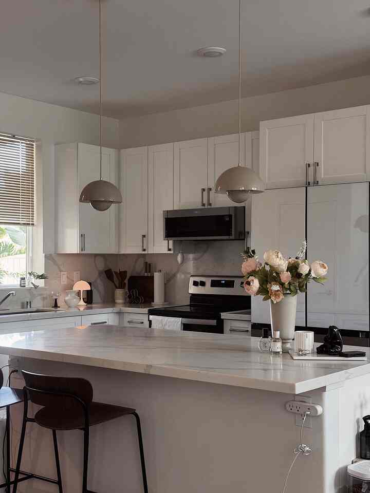 In the heart of midsummer, here’s my kitchen.

#summerdecor 
#summervibes #summer #summerhomedecor 
#kitchen #kitcheninterior #kitchendecoration #barchair #vase #flower #cuttingboard #lighting #lamp #pendantlight #andtradition #Samsung #SamsungBespoke #bespoke #BespokeRefrigerator 