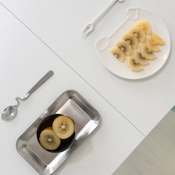 After lunch, fresh 🥝 
Same fruit, different ways to enjoy 😆
#summerdeco #homecafe #summerhomedecor #dessert #tablesetting 
#dessertplate 