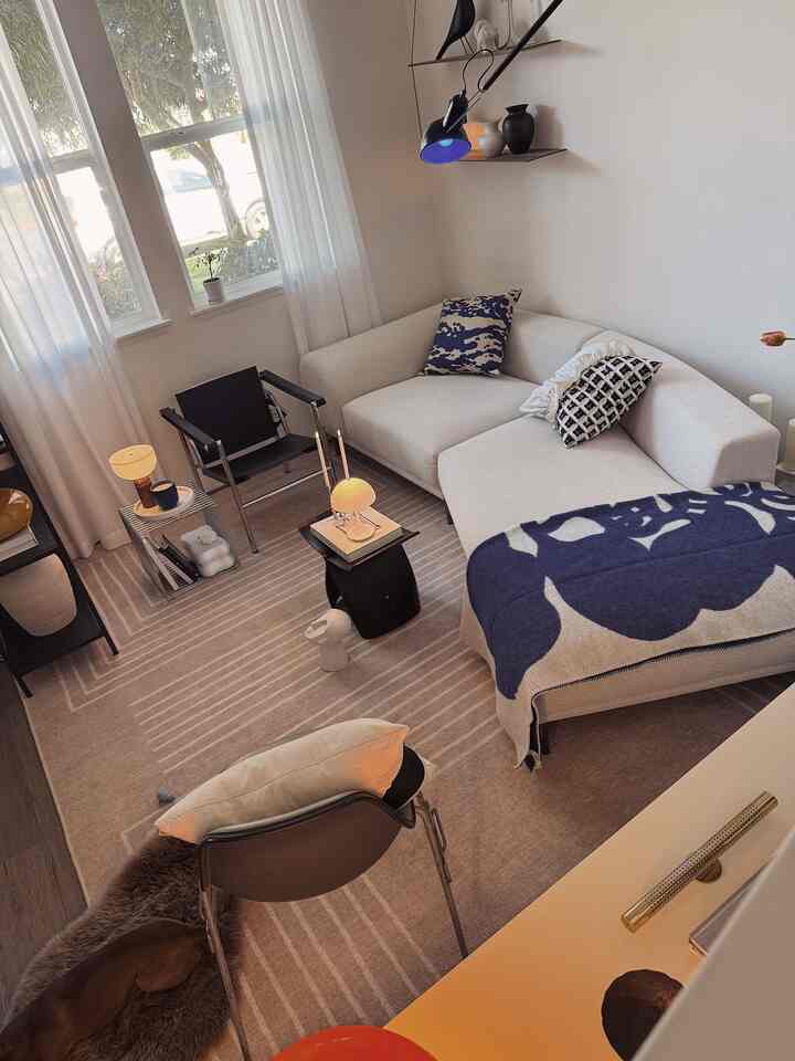 真夏のバイブス💙

#summerdecor #summerhomedecor #summervibes #livingroom #livingroominterior #livingroomdecoration #summerinterior #vintagechair #blanket #stool #loungechair #lamp #lighting #cushion #rug #montana #arket #hermanmiller #ikea #cassina #flos #LouisPoulsen