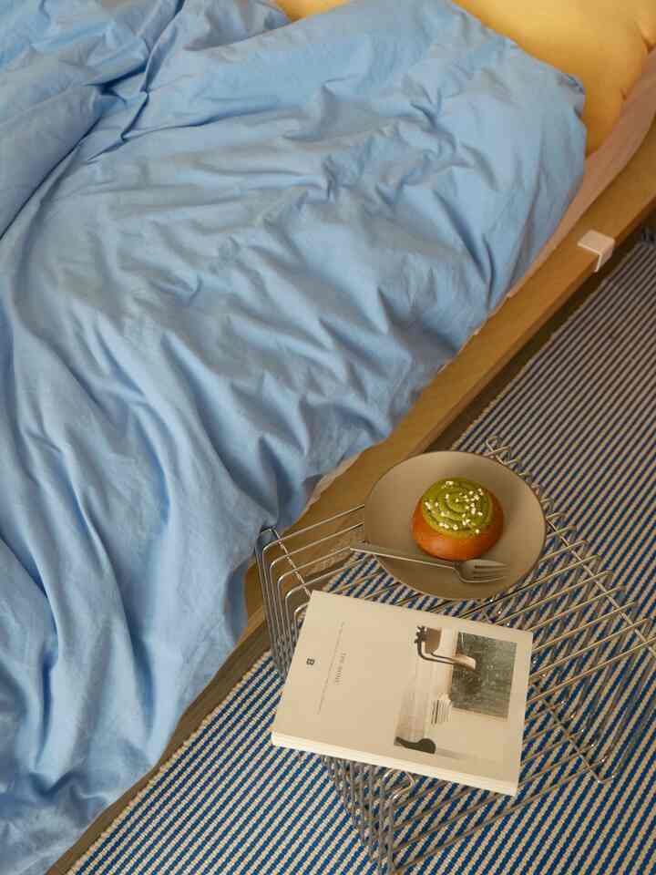 blue bedding + montana panton wire = perfect combo for summer bedroom 🩵🩶

#summerbedding #summerinterior #montana #floyd #haydesign #summerdecor #summervibes