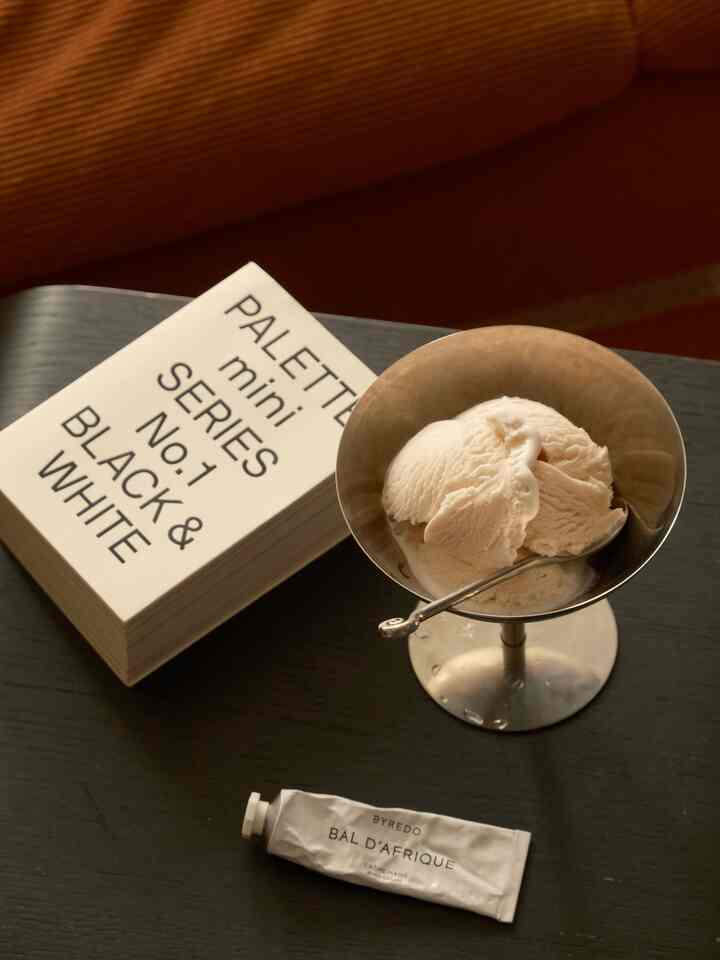 can’t stop having ice cream 🍦🍦
zarahome metal cup is perfect for summer icecream

#zarahome #metalcup #silver #chromecore #chrome #summerdecor #summervibes 