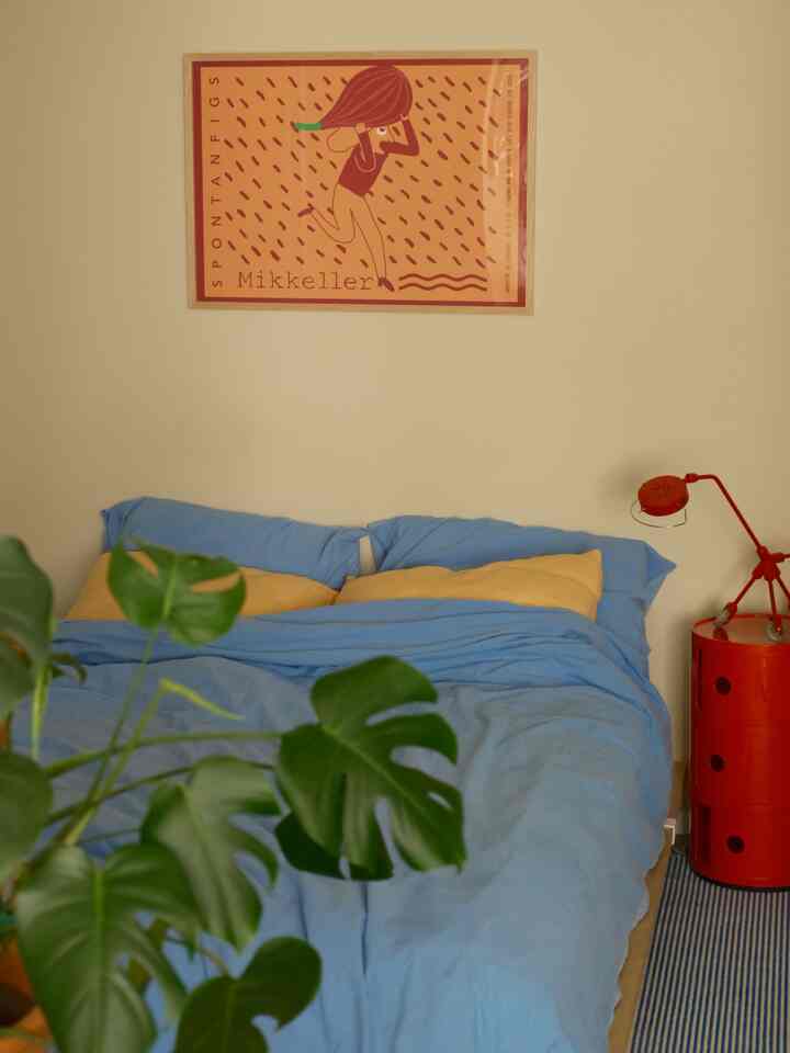 bedroom view in summer 🩵🧡

#summerinterior #summerduvetset #summerdecor #blueinterior 