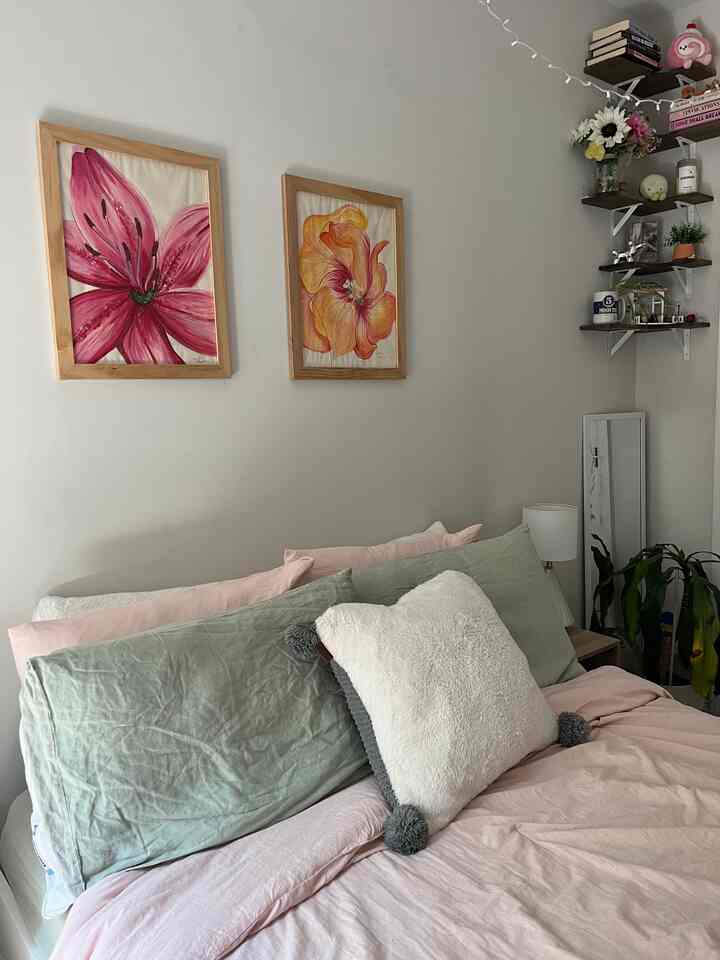 a pop of color can never do no wrong #bedroominterior #sheets #bedding #linensheets #duvetcover 