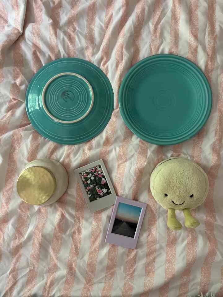 pembelian rumah baru-baru ini #dishes #plates #candle #picture #pictureframe #bedset #bedding