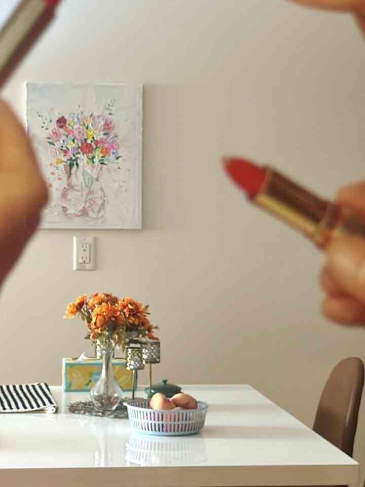 Dining Table in the Mirror

#summerdecor #peaches #vase #storagebox #summerhome