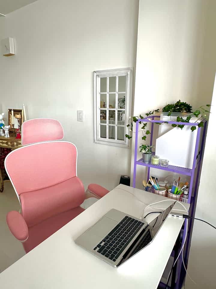 My home office dopamine decor has been updated for the Summer. ☘️

I’ve always wanted a faux ivy vine with fairy lights and I said you know what this Summer is too hot I’m going to treat myself. 

A tip is to purchase a vine that has a thin wire attached to it so it’s easier to wrap the vine around your furniture. 

#summerdecor #tip #dopaminedecor 