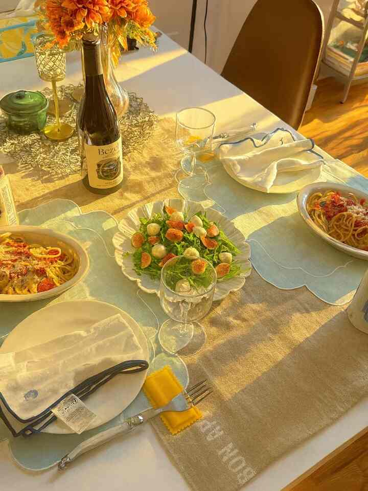 Can’t let summer go by without having some figs!

#summerparty #summerhosting #summerdinnerparty #tablestyling