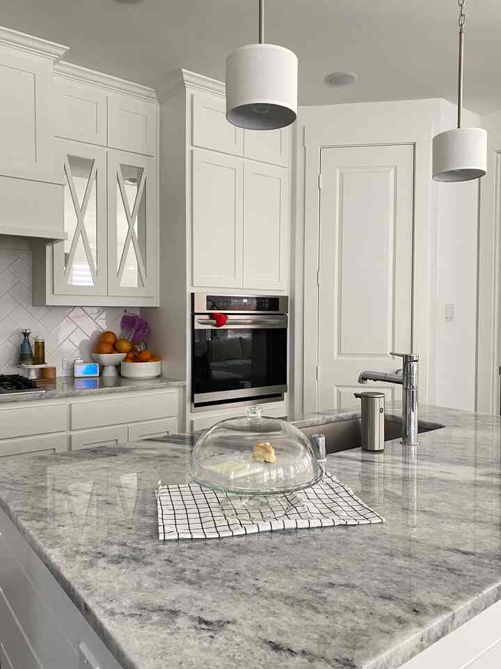 Love a clean kitchen💕
.
.
.
#kitchen 
#whitekitchen 
#kitcheninterior 
#morning
#clean
#simple
#ikea
#cooking 
#newhome
#newhomeinterior 