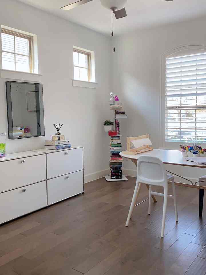 Setting up the home office for a multifunctional room📚 #homeoffice #kidsroom #multifunctional #studyroom #cozyroom #simple #clean #bookshelf #ikeadesk #ikeachair 