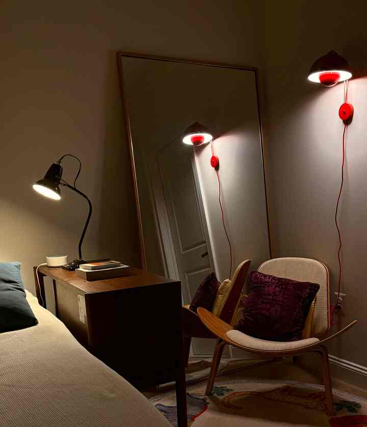 Our cozy little reading corner in our bedroom❤️

#bedroom #침실 #bedroomdecor #readingcorner