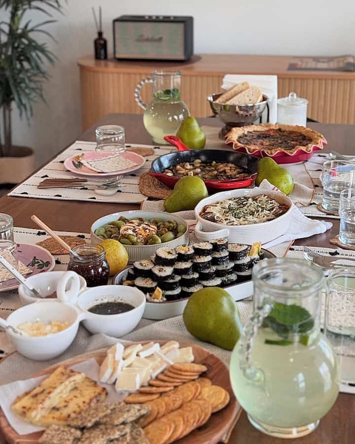 A slow summer morning turned into the sweetest brunch party ☀️✨ 
Nothing better than sharing laughter, warmth, and little joys around the table with people you love

#summerparty #brunchparty #summerbrunch #summerhosting #tablestyling #homebar #brunchpartydecor #summerbrunchparty