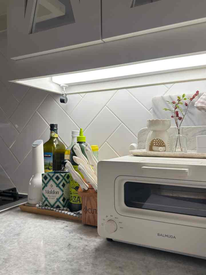 Closing for the night🌙✨
주방 마감!
.
.
.
#육퇴
#goodnight
#kitchen
#essentials
#weeknight
#kitchenappliances 
#kitchenitems 
#cozy
#BalmudaToaster
#nightview 