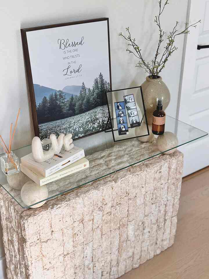 Our bedroom has a completely different feel from the living room. While the living room is colorful and full of energy, the bedroom avoids too many colors to create a calm and restful atmosphere🤍

#bedroom #bedroominterior #bedroomdecor #softtones #interior #bedroominspo #summer #summerinterior #whitewood #whitebrown #calm #cozy #cozybedroom