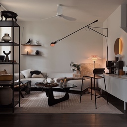 I switched my curtains to a screen after a long time. It actually feels less hot than curtains and has a subtle oriental charm—I really love it! I should have changed it sooner.
#livingroom #livingroominterior #livingroomdecoration #homedecor #curtainstyling #curtain #curtaininterior #linen #linenscreen #lamp #moodlighting #lightinginterior #shelf #wallshelf #barchair #coffeetable 