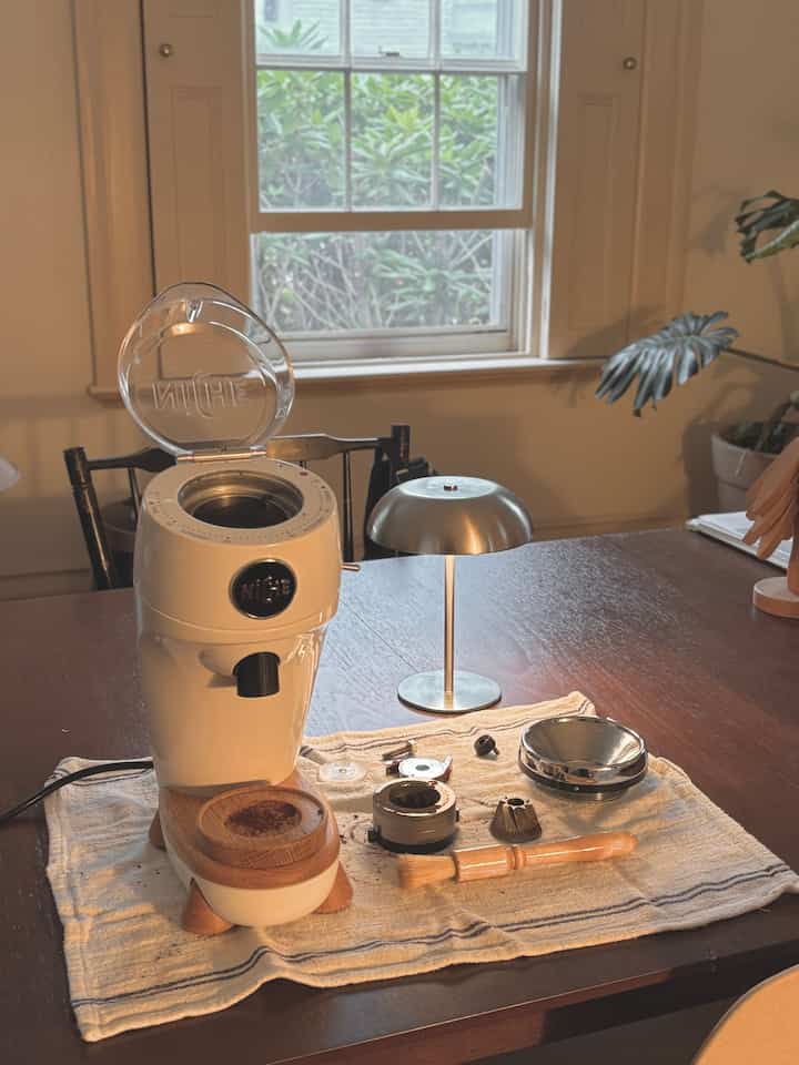 When your coffee loses that delightful flavor it used to have, it’s time to dive into a deep clean.... ☕
#homebar #niche #ikea #espresso #dining #coffeetime 