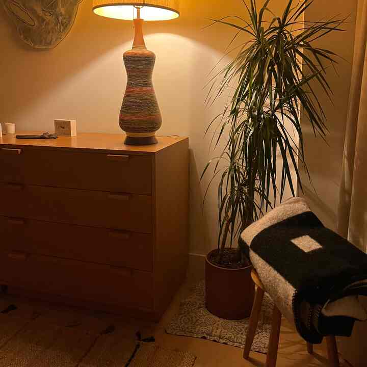 Feeling cozy and warm 💛🧡🍑
#bedroomdecor #light #runner