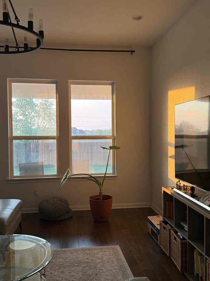 Good morning 💛
Woke up alone at 6:50 am to make my son’s lunch box, and saw a beautiful sunshine going through in my home 🌞🌅

#sunshineinterior #morningmood #hillview 