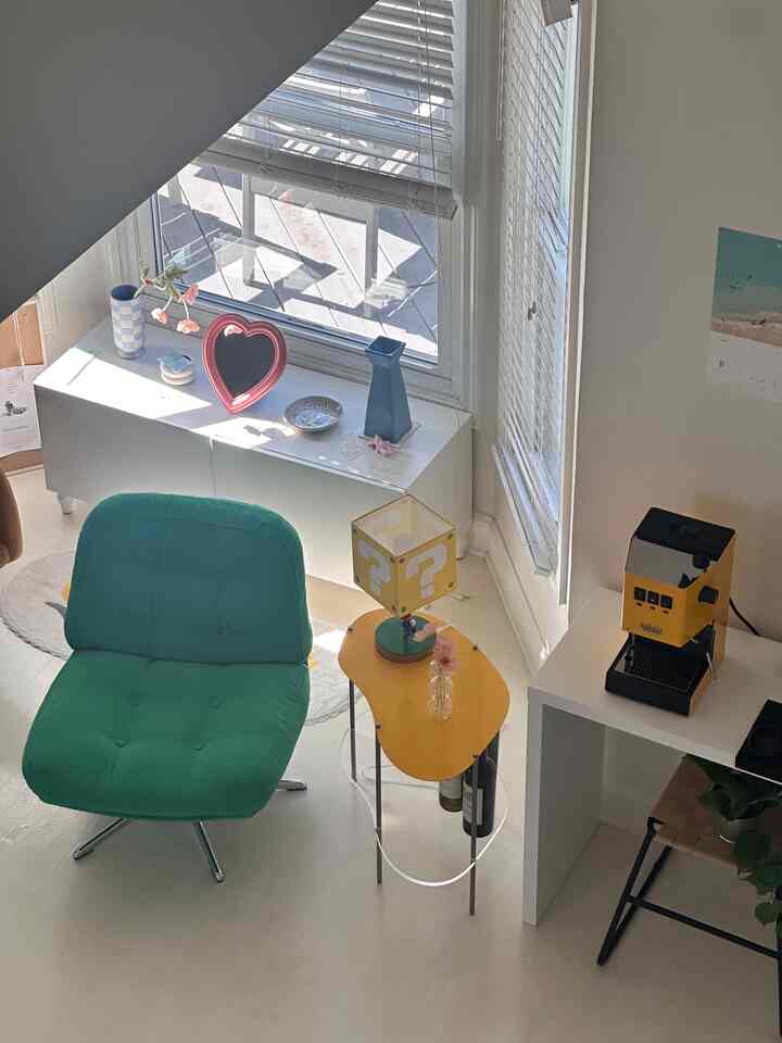 Beautiful angle in the morning 💛✨

#summerdeco #homecafe #summerhomedecor #ikea #ikeachair #sidetable #Espressomachine #coffeemachine