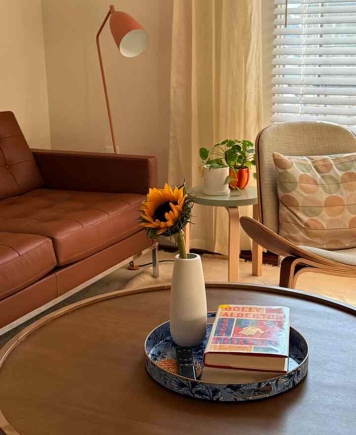 Warm colors🧡✨🌻

#livingroom #homedecor #knoll #cozy #woodInterior 