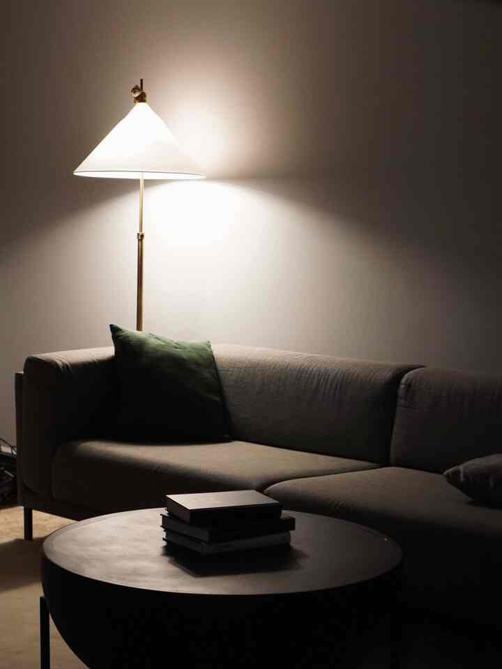 Crate and Barrel ! My favotire American furniture

#crateandbarrel #coffeetable #standlighting 
#livingroom 