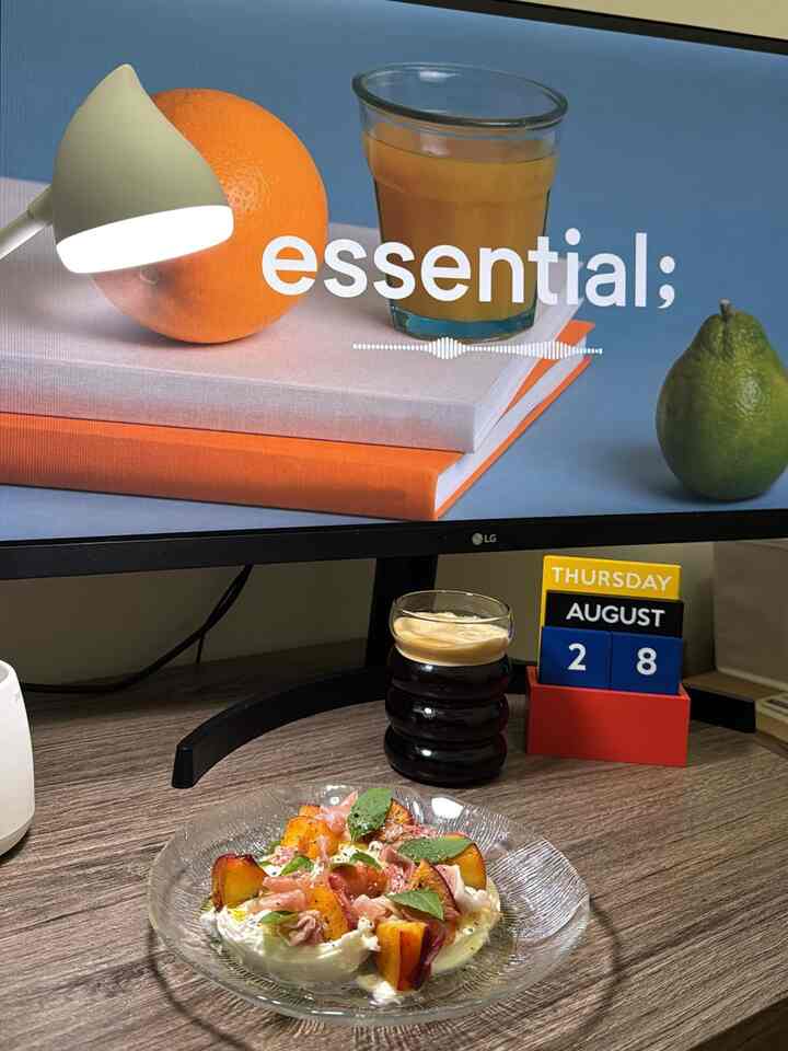 A cozy Thursday office setup with fresh coffee, burrata salad, and a gifted calendar on the desk.☕️🗓️
#homedecor #calender #breakfast #coffee #homeca #homeoffice 