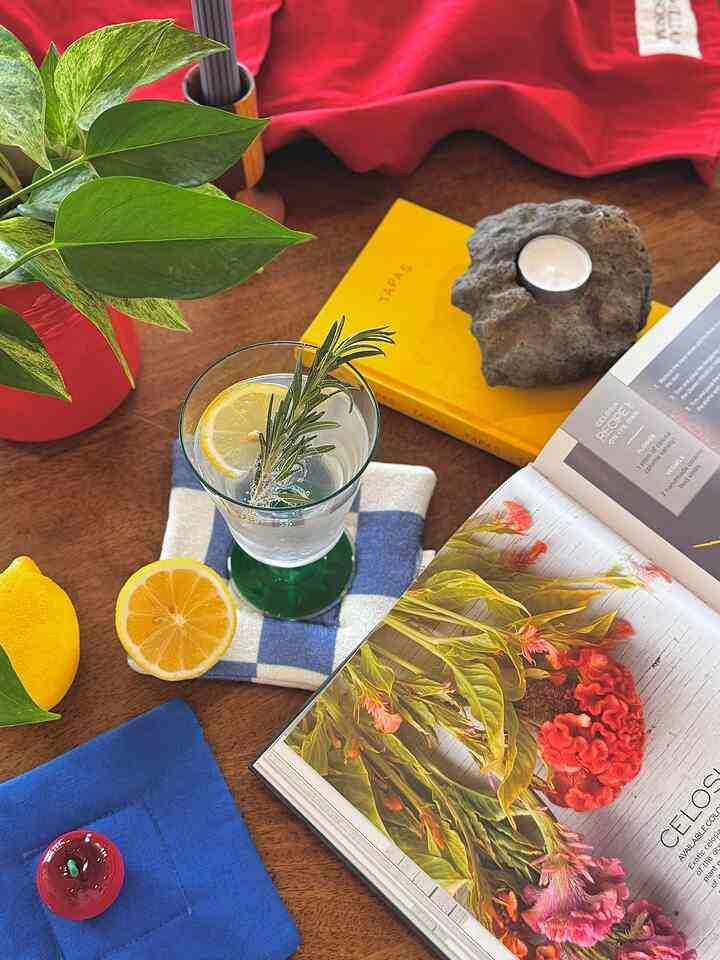 Still summer, still fresh, still in pop vibes ❤️💙💚💛 Summer isn’t over yet! Bright colors, fresh moments, and those pop vibes that make every day feel alive.

Big thanks to the Ohouse team for the cute coasters and cherry lip balm! 🍒✨

#stillsummer #freshvibes #popvibes #summermood #brightcolors #summerfeels #vibrantdays #sunnyvibes #colorpop #goodvibesonly #ohouse #ohouseambassador