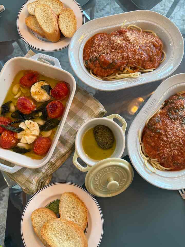 Yummy Friday night ♥️

#fridaynight #familydinner #italian #Staub #Villeroy&Boch #yum