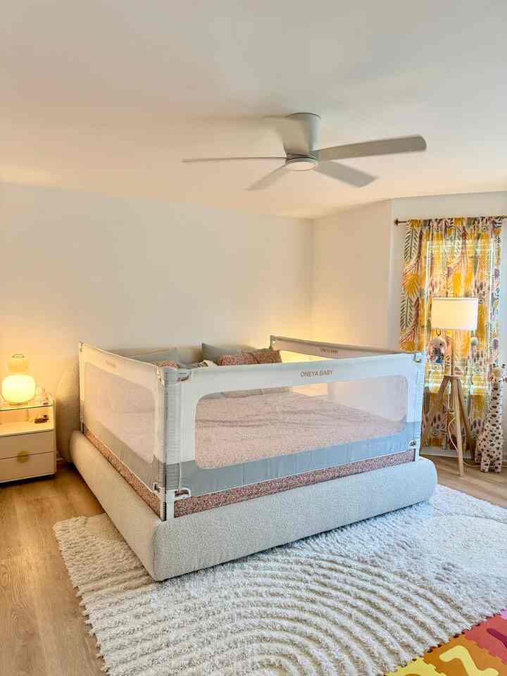 Sedikit demi sedikit, kamar kami mulai beradaptasi dengan kehadiran bayi 👶🏻🍼

Rel tempat tidur ini menjaga tidur bersama tetap aman sekaligus tetap terasa seperti milik kami di kamar tidur!

Jika rumah Anda cenderung netral, rel tempat tidur ini sangat cocok karena perpaduan warna putih dan abu-abu lembutnya sangat serasi! 🤍

#kamartidur #bedroominterior #bedroomdecor #bedroomstyling #baby #bedrail #cozy #cozyroom #cozyroom #cozyinterior #cozyhome #homedecor #interior