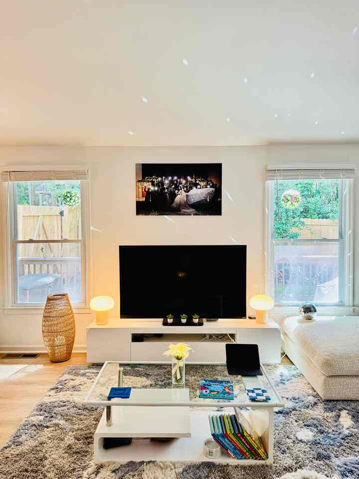 Omg! I can tell fall is coming 🍂🍁

The afternoon sunlight is so abundant this time of year, from fall through early spring. I took advantage of the natural light to capture our peaceful living room! 

#cozy #cozyroom #cozylivingroom #cozyinterior #cozyhome #homedecor #interior #livingroom #livingroominterior #livingroomdecoration #livingroomlighting #인테리어 #홈데코 #집꾸미기 #거실 #거실스타일링 