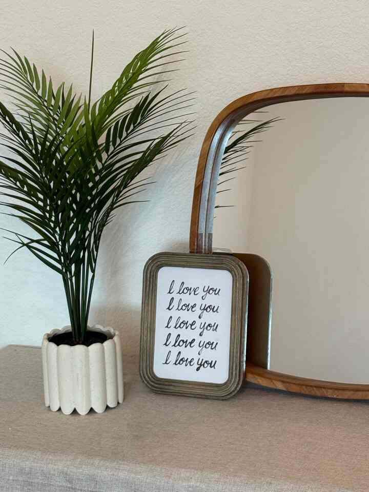 Cozy our guest room- this is another favorite space of my house ! 🤎 

#weloveourguests #guestroom #browninterior #Planterior