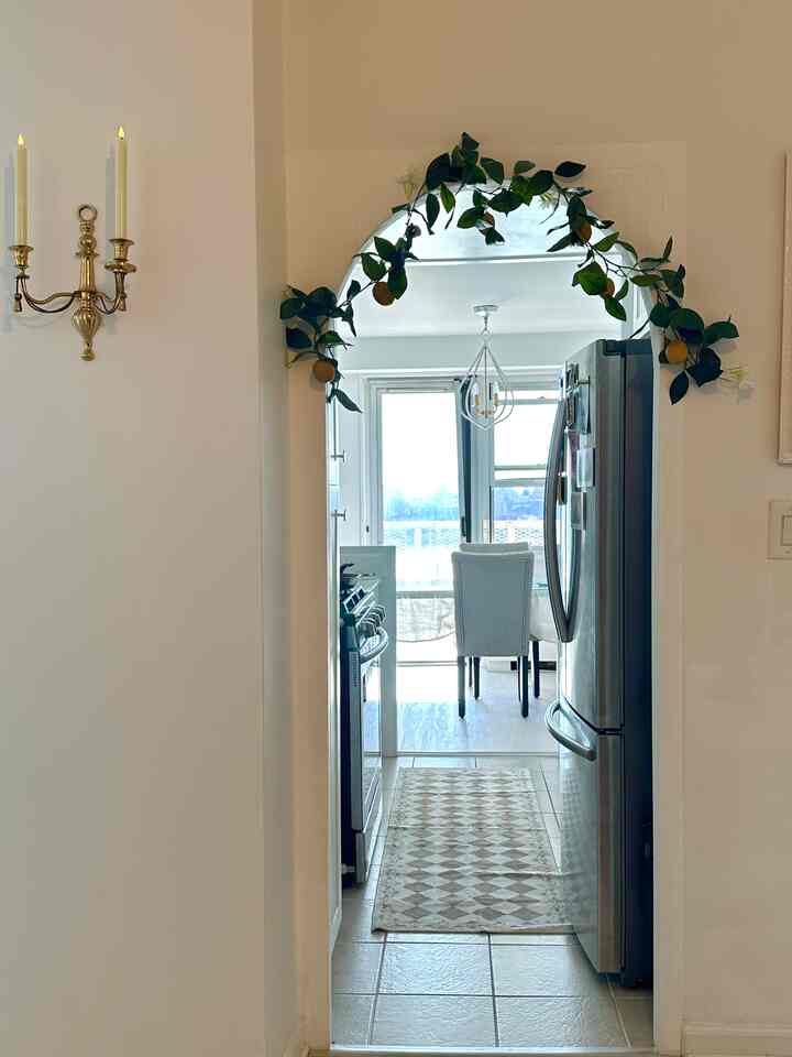 Making my kitchen feel like a little escape with my lemon garland and a rug that reminds me of a Summer resort. ☀️

#summerrug #frenchmodern #summerdecor #dopaminedecor 