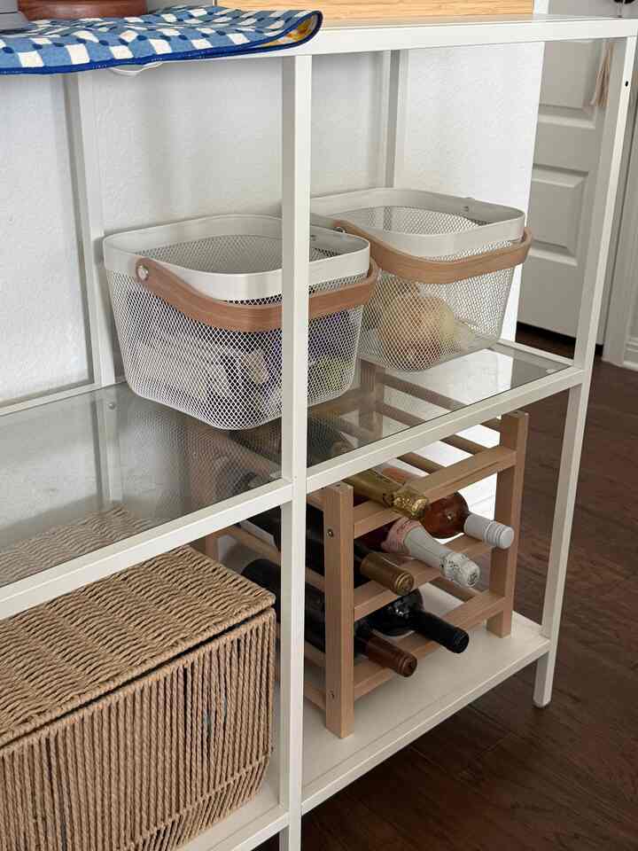 Good storages make me so comfortable ☺️

#storageinterior #kitcheninterior #littlebar 